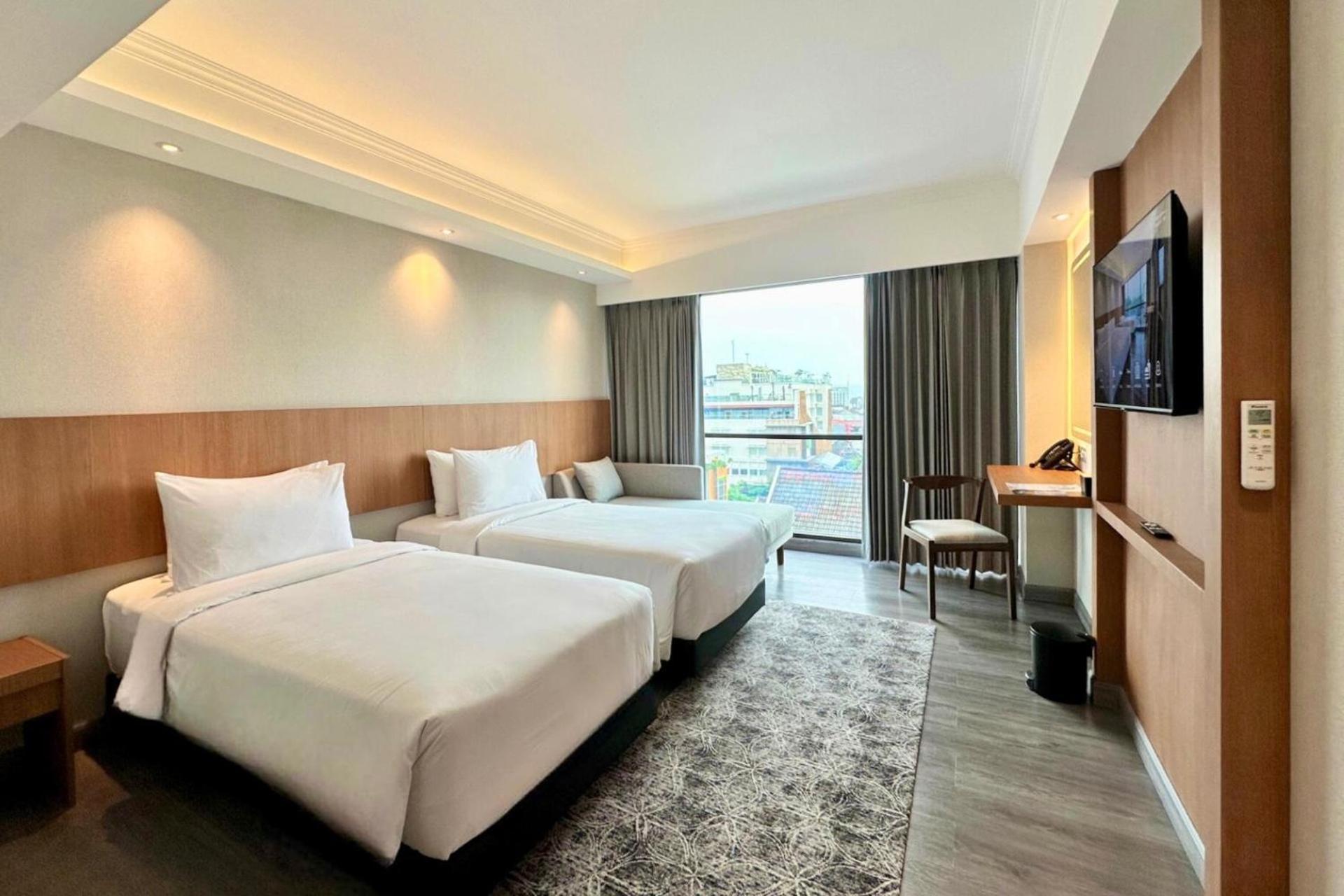 The Malioboro Hotel & Conference Center Yogyakarta Exterior foto
